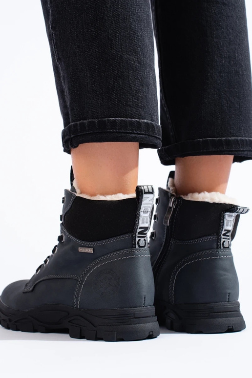 Sportlicher Damenschuh in schwarzer...