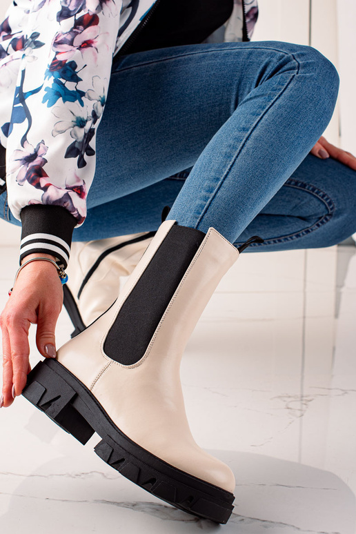 Modische Schnürstiefel