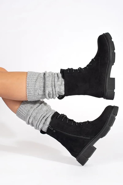 Wildleder-Damenschuhe mit Schnürsenkeln Wildleder-Damenschuhe mit Schnürsenkeln