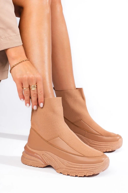 Sportliche Damenschuhe in brauner Farbe