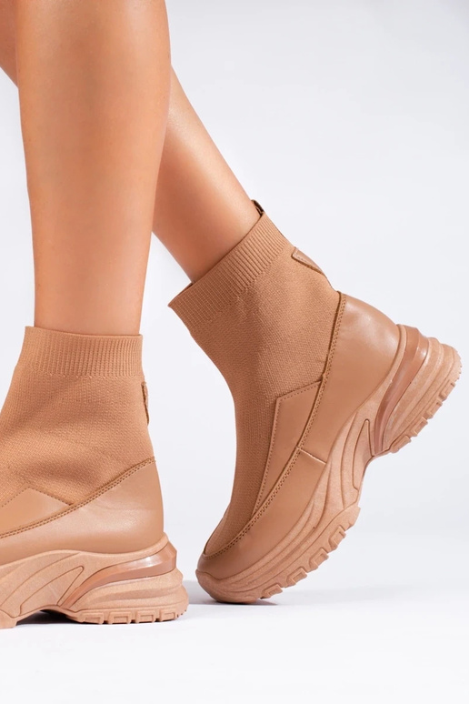 Sportliche Damenschuhe in brauner Farbe