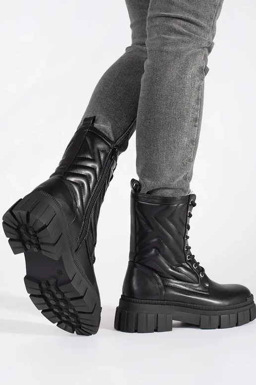 Schnürstiefel mit gemusterter Spitze