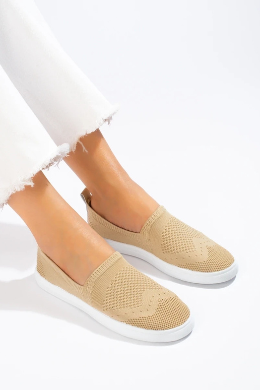 mit durchbrochenen Elementen... mit durchbrochenen Elementen...