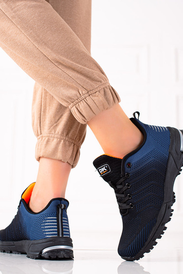 Sportliche Schuhe in... 2