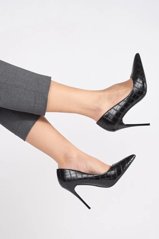 Schuhe mit dünnem Absatz von Shelovet...