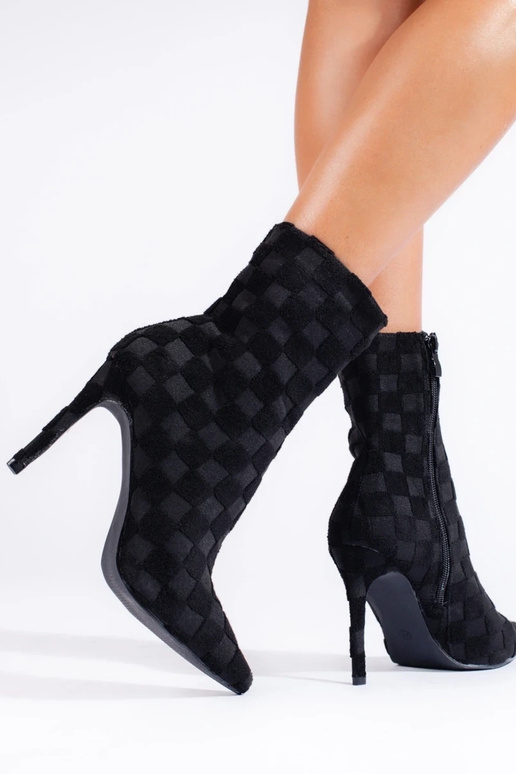 Hoch ausgestattete Damenschuhe mit...