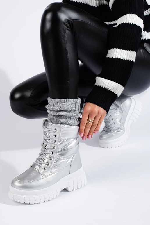 silberne Damen-Schneestiefel mit... silberne Damen-Schneestiefel mit...