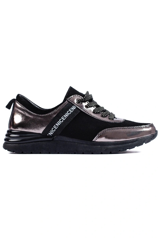 Sportliche Schuhe von Shelovet in... Sportliche Schuhe von Shelovet in...