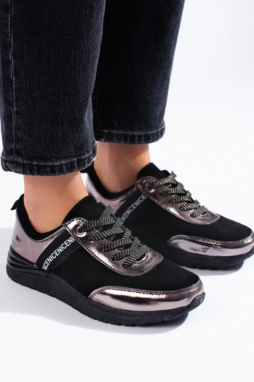 Sportliche Schuhe von... 2