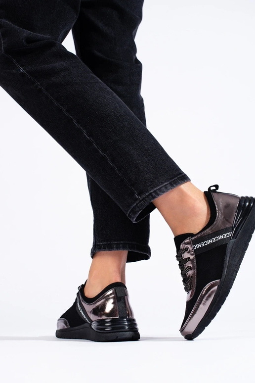 Sportliche Schuhe von Shelovet in... Sportliche Schuhe von Shelovet in...