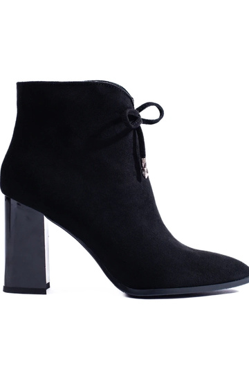 Damenstiefel auf einer...
