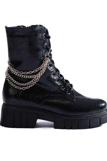 schwarze Schuhe mit Ketten...