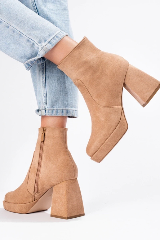 Damenstiefel mit breiter Stange in Beige Damenstiefel mit breiter Stange in Beige