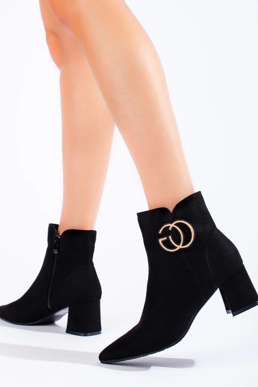 Damen-Stiefeletten mit V-Ausschnitt... Damen-Stiefeletten mit V-Ausschnitt...