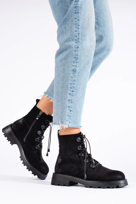 Damenschuhe aus schwarzem Wildleder