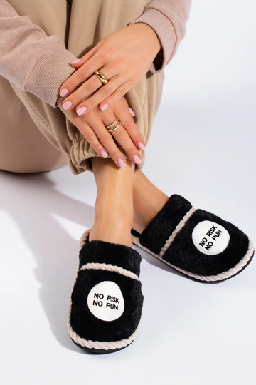 schwarze Damenhausschuhe... 2