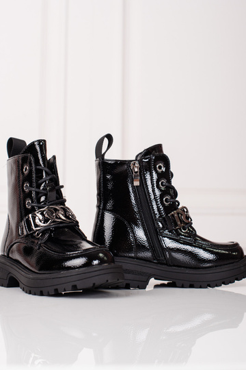 mit Schnürschuhen für... 2