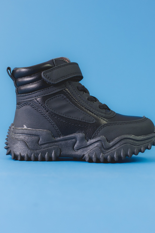Stiefel Jungen isolierte schwarze Farbe