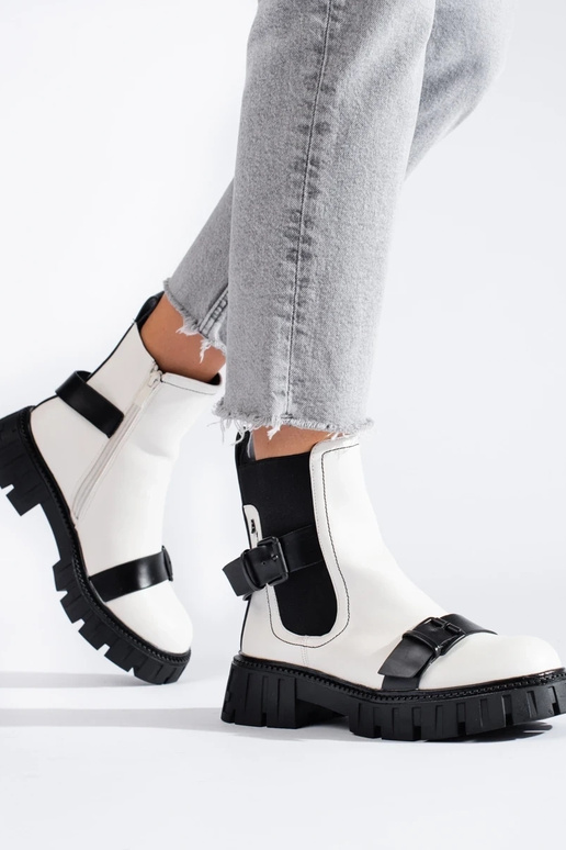 weiße Damenschuhe mit Plateau