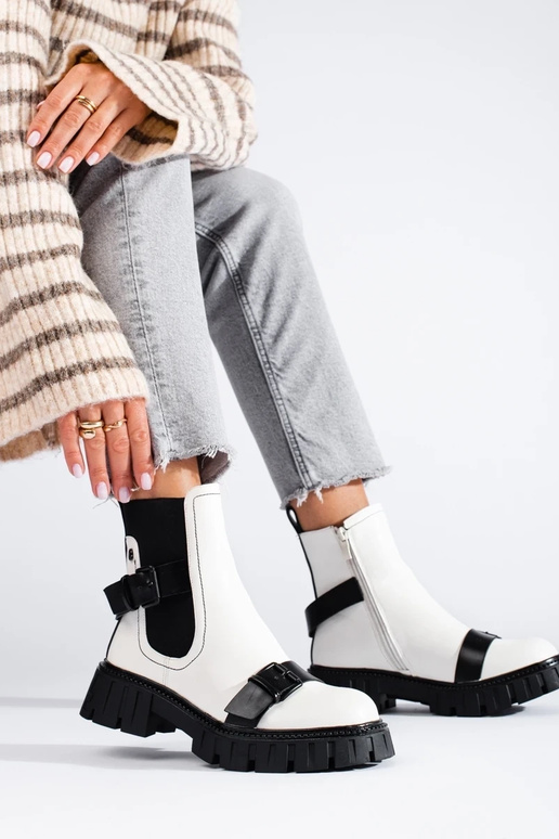 weiße Damenschuhe mit Plateau