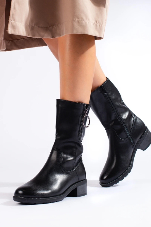 Hohe Damenschuhe in schwarzer Farbe Hohe Damenschuhe in schwarzer Farbe