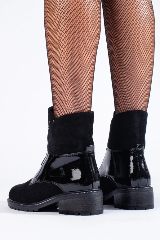 Damenschuhe aus schwarzem Wildleder... Damenschuhe aus schwarzem Wildleder...