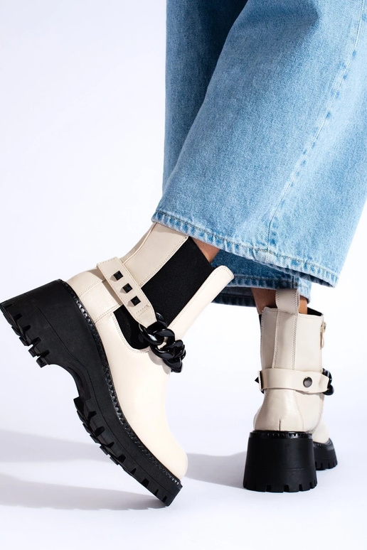 Damenschuhe mit Kette in Beige Damenschuhe mit Kette in Beige