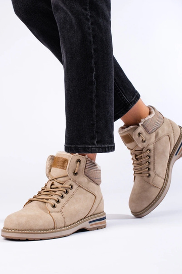 Beige isolierte Damenstiefel 2