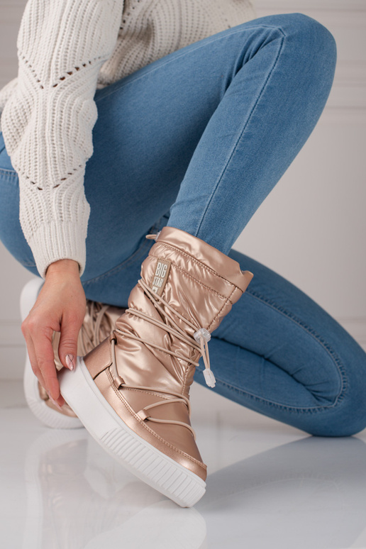 Goldfarbene isolierte...