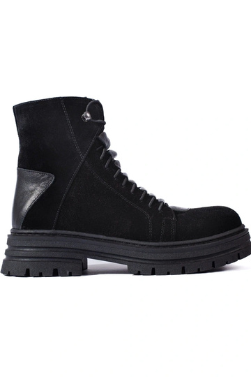 schwarze Stiefel aus...