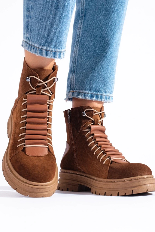 braune Stiefel aus Naturleder