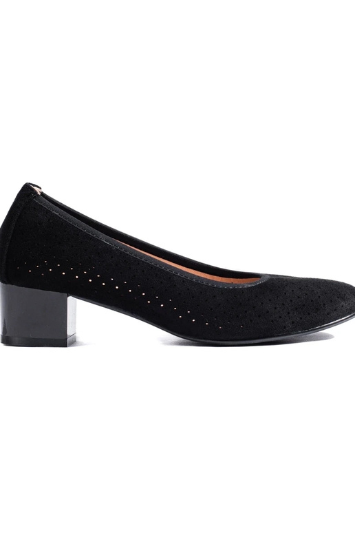 mit durchbrochenen Elementen High...