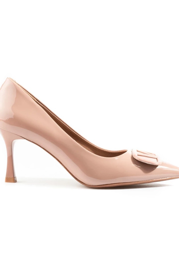 Beigefarbene Schuhe mit...