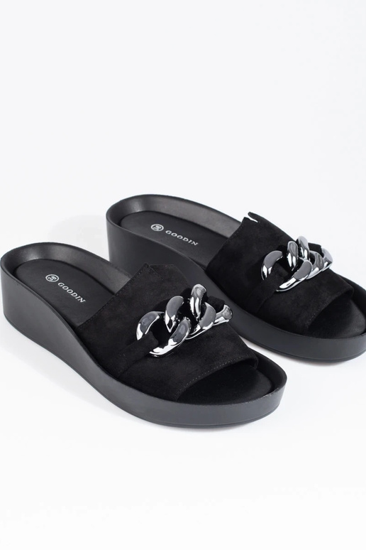 schwarze Hausschuhe mit Plateau...