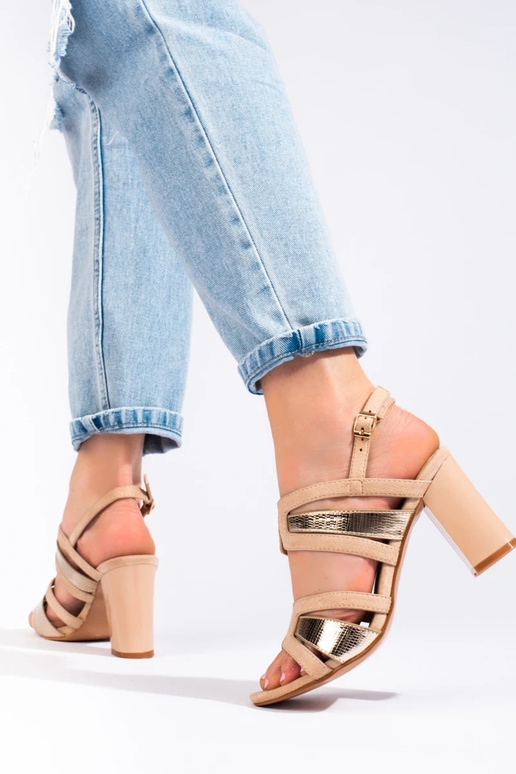 Sandale mit beigem Absatz - Vineza