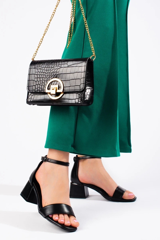 schwarze Sandalen mit niedrigem... schwarze Sandalen mit niedrigem...