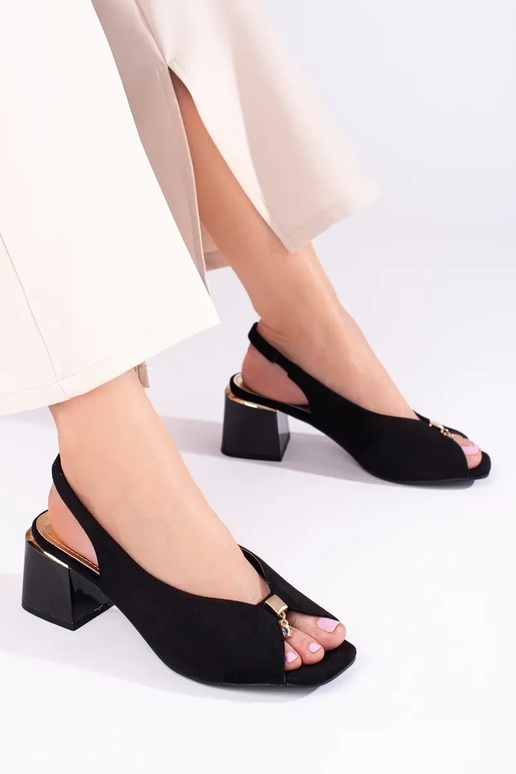 Schwarze Wildledersandalen von Shelovet Schwarze Wildledersandalen von Shelovet