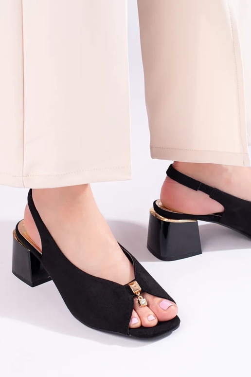 Schwarze Wildledersandalen von Shelovet Schwarze Wildledersandalen von Shelovet