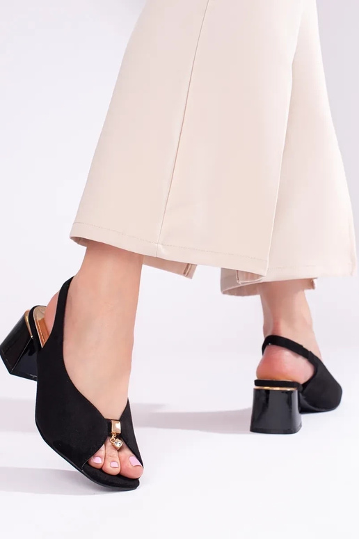 Schwarze Wildledersandalen von Shelovet Schwarze Wildledersandalen von Shelovet