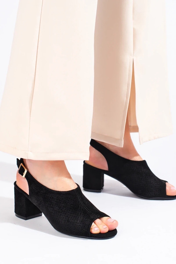 Sandalen mit durchbrochenen... 2