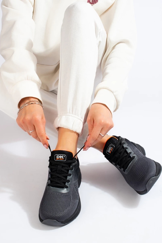 Sportschuhe DK graue Farbe