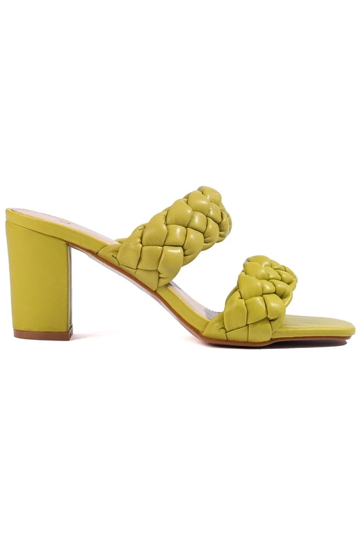 Grüne geflochtene Sandalen mit Absatz... Grüne geflochtene Sandalen mit Absatz...