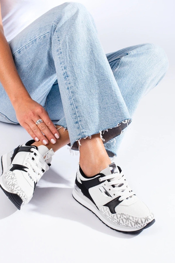 Weiß-schwarze Damenschuhe... 2