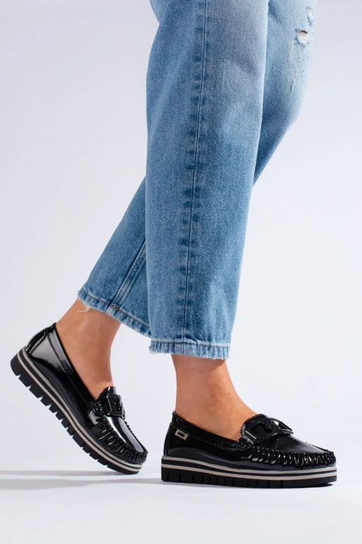 Schwarze Mokassins mit Lackeffekt und... Schwarze Mokassins mit Lackeffekt und...