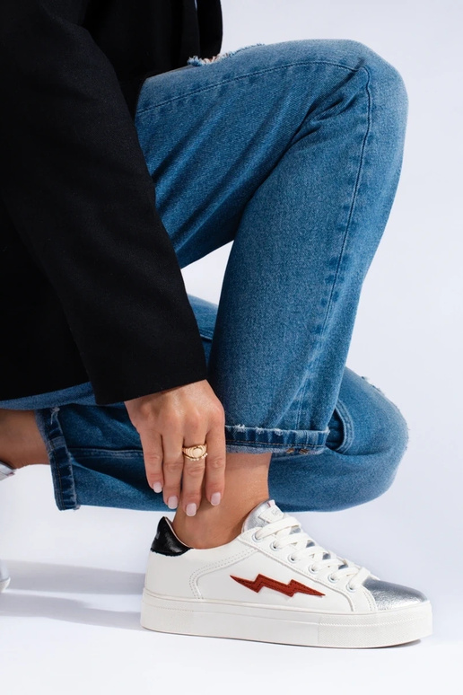 Weiße, klassische Damen-Sneaker von... Weiße, klassische Damen-Sneaker von...