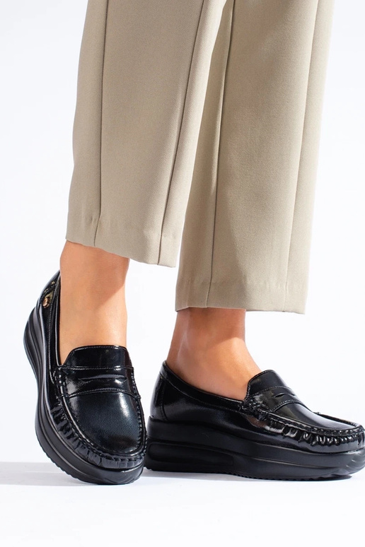 Schwarze Mokassins mit Lackeffekt und... Schwarze Mokassins mit Lackeffekt und...