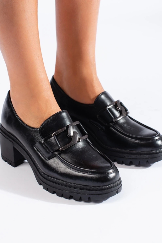 Schwarze Damenschuhe mit hohen...