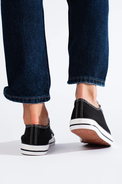 Schwarze Shelovet-Schuhe eines... Schwarze Shelovet-Schuhe eines...