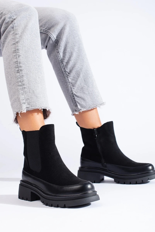 Schwarze Chelsea-Stiefel aus... Schwarze Chelsea-Stiefel aus...