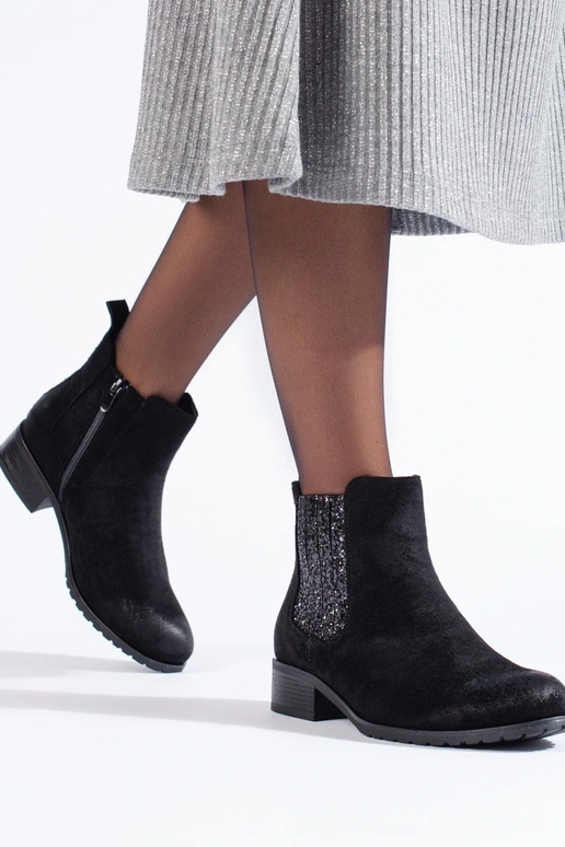 aus schwarzem Wildleder. Damenschuhe